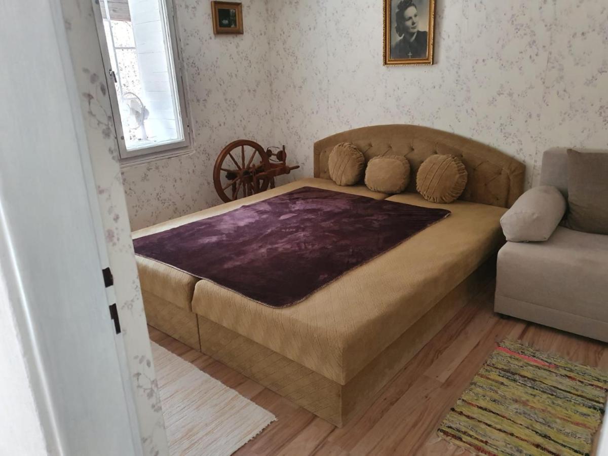 Horska Chata V Srdci Kremnickych Hor Banska Bystrica Exterior photo