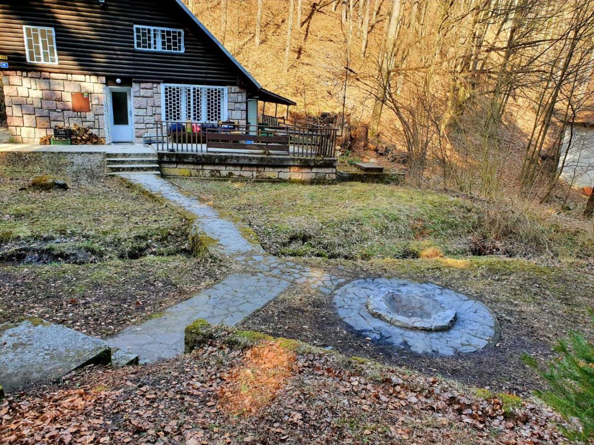 Horska Chata V Srdci Kremnickych Hor Villa Banska Bystrica Exterior photo